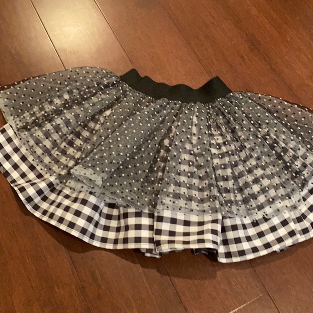 Girls black and white skirt